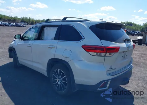 2017 Toyota Highlander Xle z USA, uszkodzony, nr VIN 5TDJZRFH4HS519587